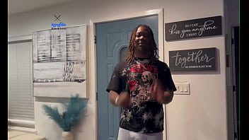 Lucky delivery guy get the best tip of his life