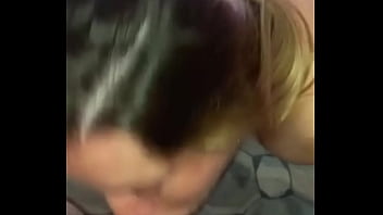 Como me coje la garganta me encanta que me atore con su pija grande