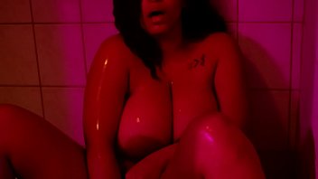 Ebony babe masturbates in the dark Ebony babe masturbates in the dark