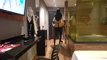 Casada leva negão pro motel depois do baile transa na frente do marido