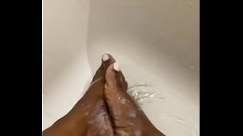Shower foot fun