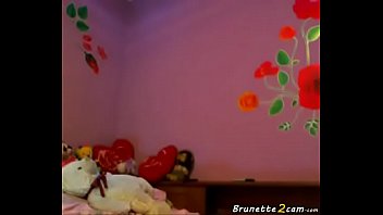 Amateur brunette plays with her ass and pussy