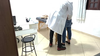 Gynecologist performs rectal exam with his fingers in her ass