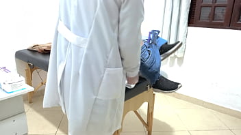 Gynecologist performs rectal exam with his fingers in her ass