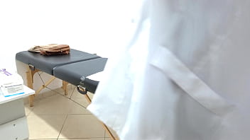 Gynecologist performs rectal exam with his fingers in her ass