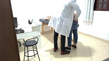 Gynecologist performs rectal exam with his fingers in her ass