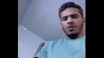 O tesão bateu durante a viagem da rt se você entraria na cabine do banheiro junto comigo