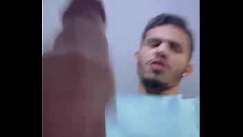 O tesão bateu durante a viagem da rt se você entraria na cabine do banheiro junto comigo