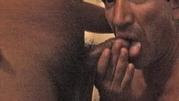 Mamando Verga Y Recibiendo Meada thumbnail