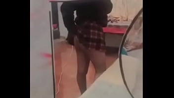 Te muestro mis nalgas y como me queda mis putidisfraz