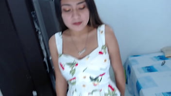 Mi hermanastra lamio sus tacones con semen de mi esposo