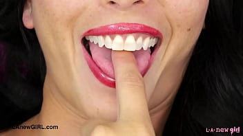 Aspiring model naked clsoe up