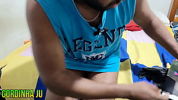 Nonton Meia-irm&atilde; Flagra Seu Meio-irm&atilde;o Se Masturbando No Quarto E Leva Muita Gozada Na Boca thumbnail