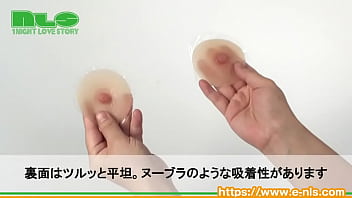 ぺたっと貼り付けてどこでも乳首！男女どちらの乳首とも取れるサイズ感がニクイ！
