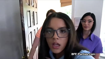 Nerdy chicks sharing a big dick in fourway