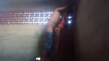 Dei gostoso no meu terraço para o marido da minha amiga