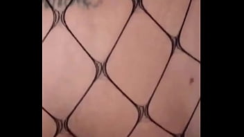 Gozando nos pezinhos da morena