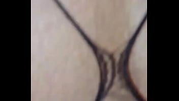 Gozando nos pezinhos da morena