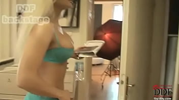 Sexy babe on the fucking machine