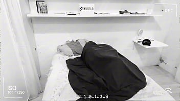 Rapaz coloca câmera escondida e chama sua vizinha pra fuder