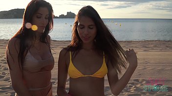 Dos modelos se follan al fotografo por dinero Dos modelos se follan al fotografo por dinero