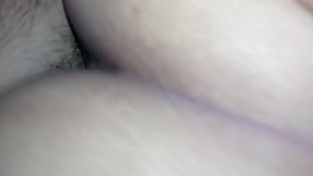 Me la doy en cuatro mientras sus padres no están en casa