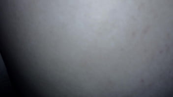 Me la doy en cuatro mientras sus padres no están en casa