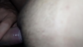 Me la doy en cuatro mientras sus padres no están en casa