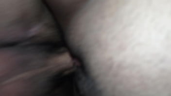 Me la doy en cuatro mientras sus padres no están en casa