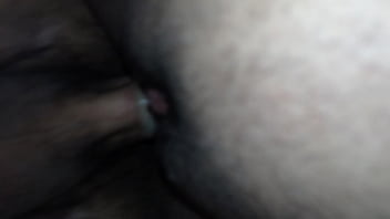 Me la doy en cuatro mientras sus padres no están en casa