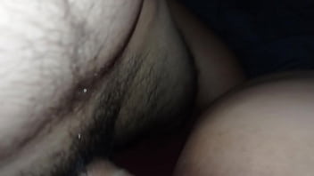 Me la doy en cuatro mientras sus padres no están en casa