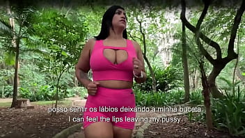 No parque correndo e escorrendo mel da bucetinha e melando tudo