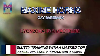 On commence par une double fellation baveuse lyon2chaud s’empalle sur moi pendant que je me fais baiser par mectb