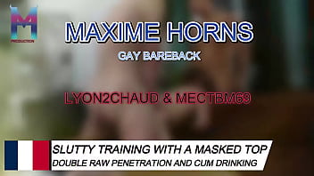 On commence par une double fellation baveuse lyon2chaud s’empalle sur moi pendant que je me fais baiser par mectb