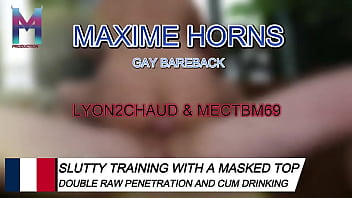 On commence par une double fellation baveuse lyon2chaud s’empalle sur moi pendant que je me fais baiser par mectb