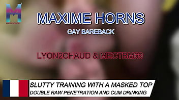 On commence par une double fellation baveuse lyon2chaud s’empalle sur moi pendant que je me fais baiser par mectb