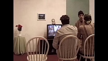 Infermiera sexy si prende una bella inculata dai due pazienti