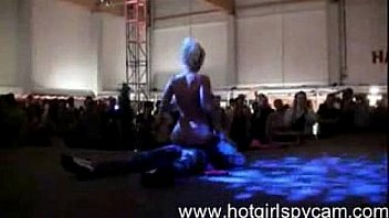 Hot live show girls goes crazy