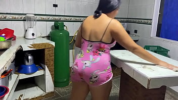 Quiere hacer un juego caliente así que follo su coño y culo Quiere hacer un juego caliente así que follo su coño y culo