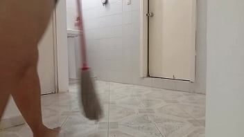 Señora gordibuena en el departamento de al lado