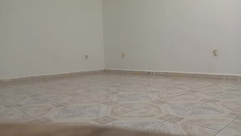 Señora gordibuena en el departamento de al lado