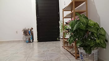 Señora gordibuena en el departamento de al lado