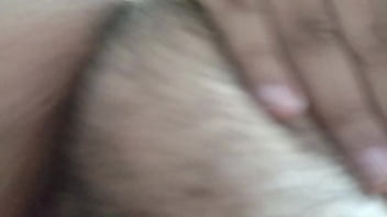 Señora gordibuena en el departamento de al lado