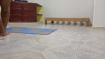 Señora gordibuena en el departamento de al lado