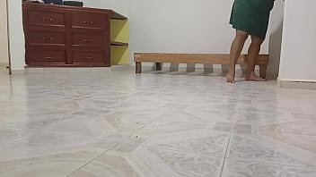 Señora gordibuena en el departamento de al lado