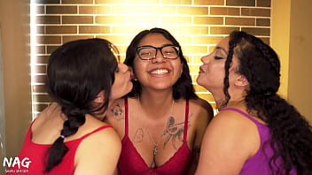 Pijamada lesbica se sale de control