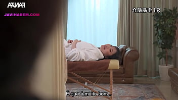 Novinha peituda trai o namorado com o massagista particular com legendas