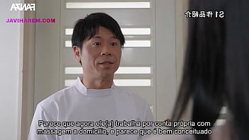 Novinha peituda trai o namorado com o massagista particular com legendas