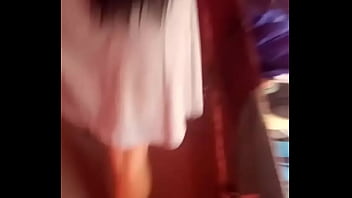 Nalgotas en vestido corto morrita calle