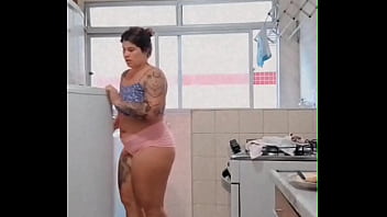 Coloquei um mini shorts e fui me exibir na internet só não gozou quem não quis